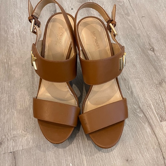 Michael Kors Jet set platforms - Picture 4 of 10